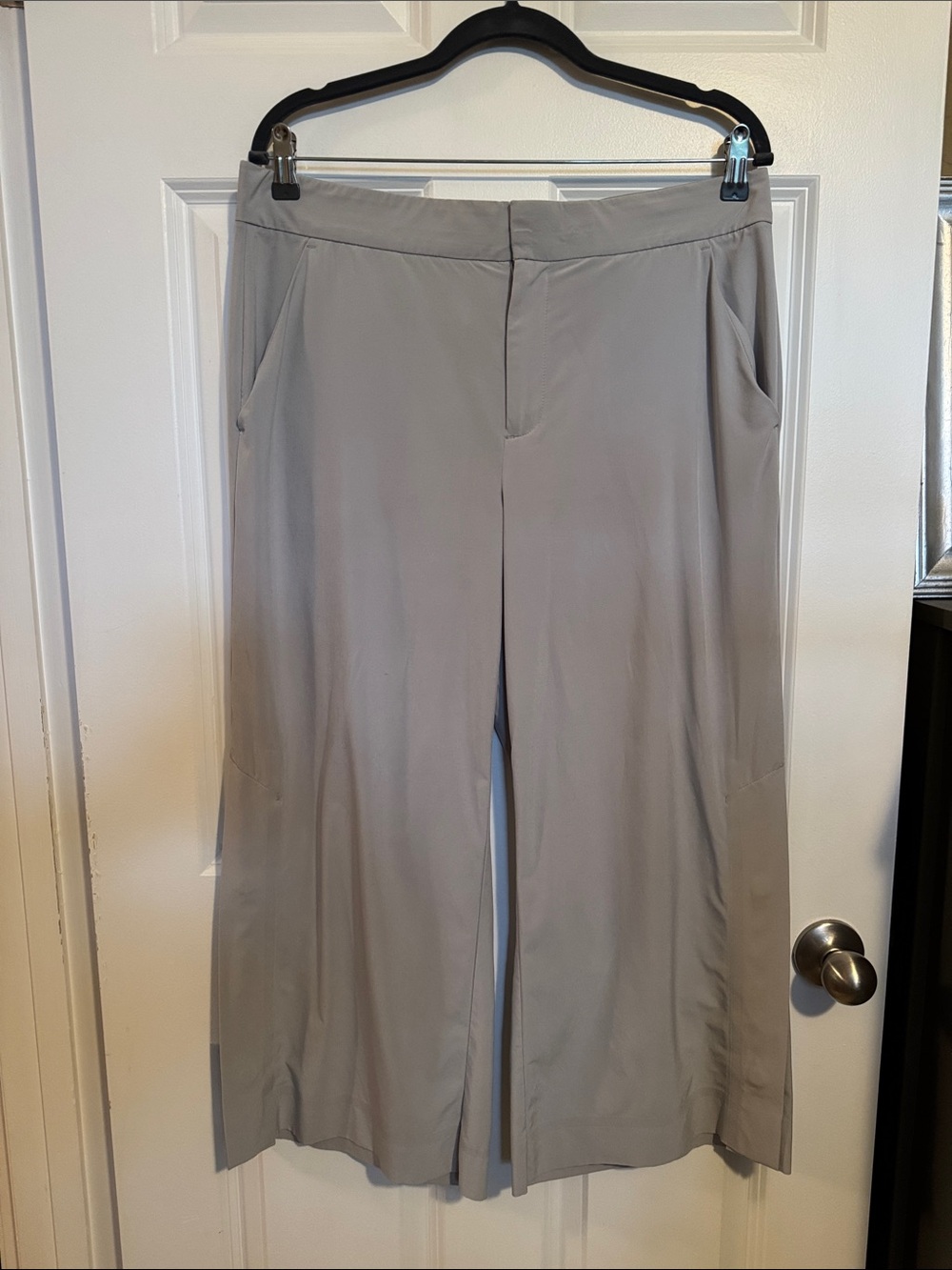 Athleta Light Gray Wide-Leg Women’s Dress Pants - Capri Length
